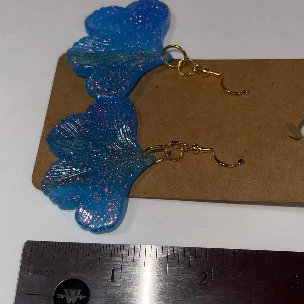 Handmade epoxy resin flower dangle earrings - Light blue glitter rosegold flecks